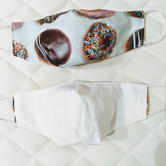 7$ 5/25$ Face mask Reversible - Picture 2 of 4